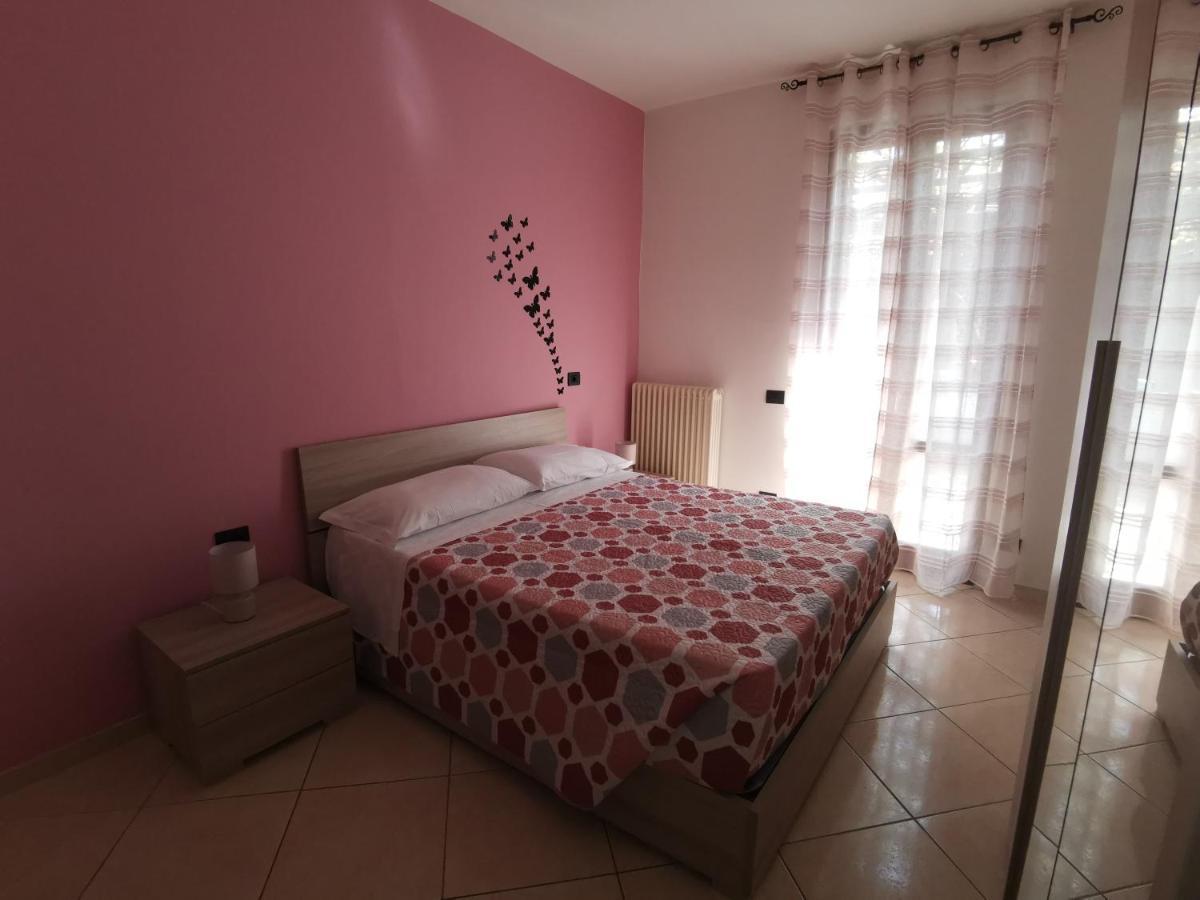 Beb I Portici Bed & Breakfast Чернобио Екстериор снимка