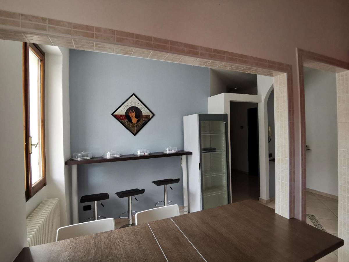 Beb I Portici Bed & Breakfast Чернобио Екстериор снимка