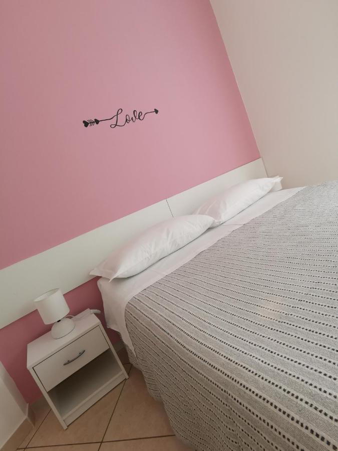 Beb I Portici Bed & Breakfast Чернобио Стая снимка