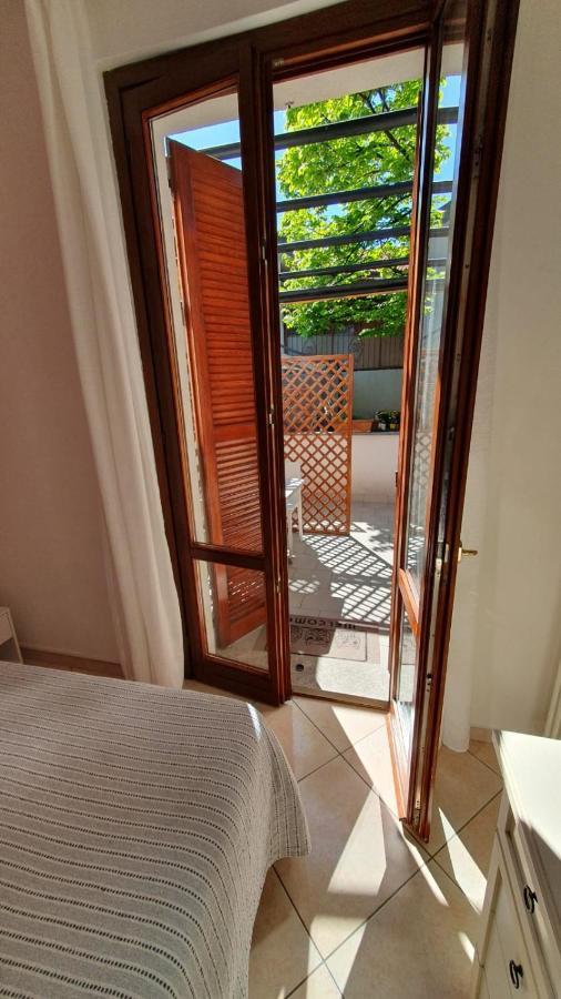 Beb I Portici Bed & Breakfast Чернобио Екстериор снимка