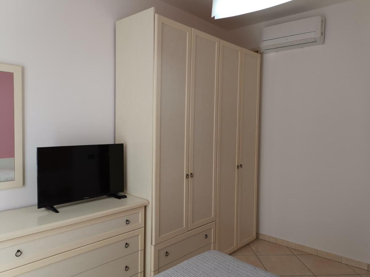 Beb I Portici Bed & Breakfast Чернобио Екстериор снимка