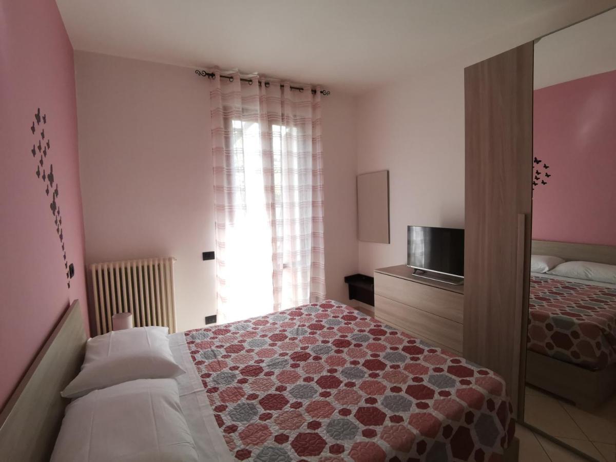 Beb I Portici Bed & Breakfast Чернобио Екстериор снимка