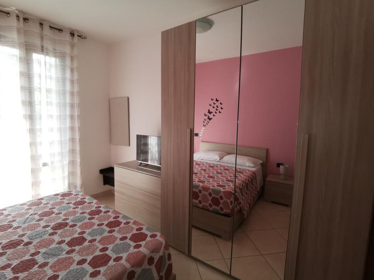 Beb I Portici Bed & Breakfast Чернобио Екстериор снимка