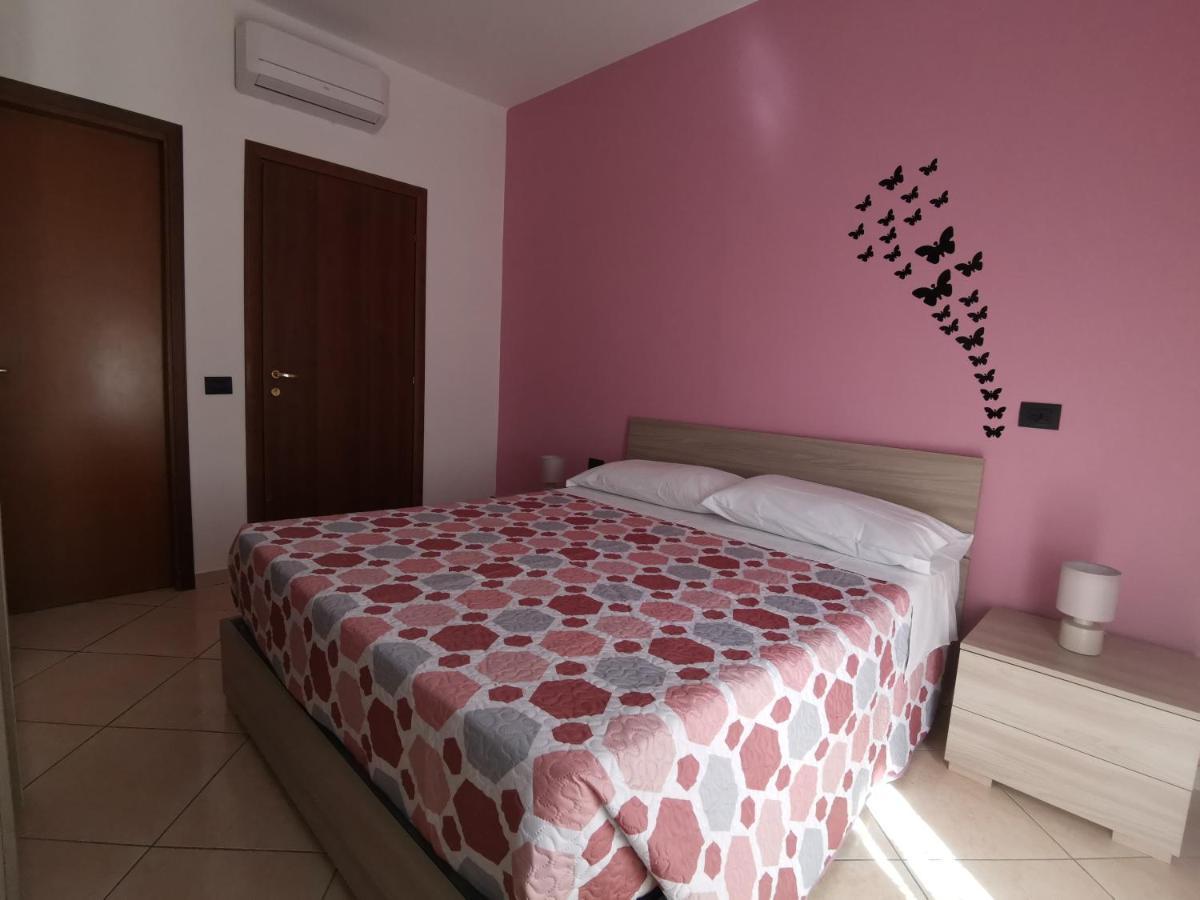 Beb I Portici Bed & Breakfast Чернобио Екстериор снимка