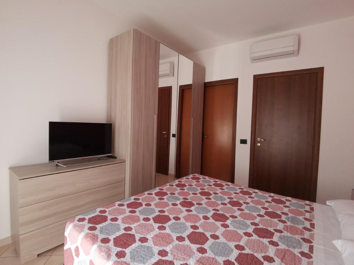 Beb I Portici Bed & Breakfast Чернобио Екстериор снимка