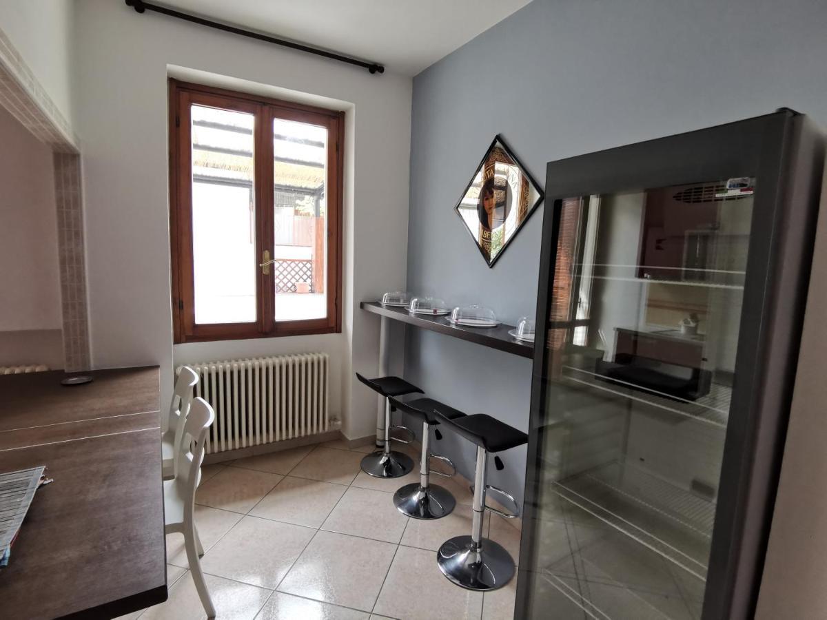 Beb I Portici Bed & Breakfast Чернобио Екстериор снимка
