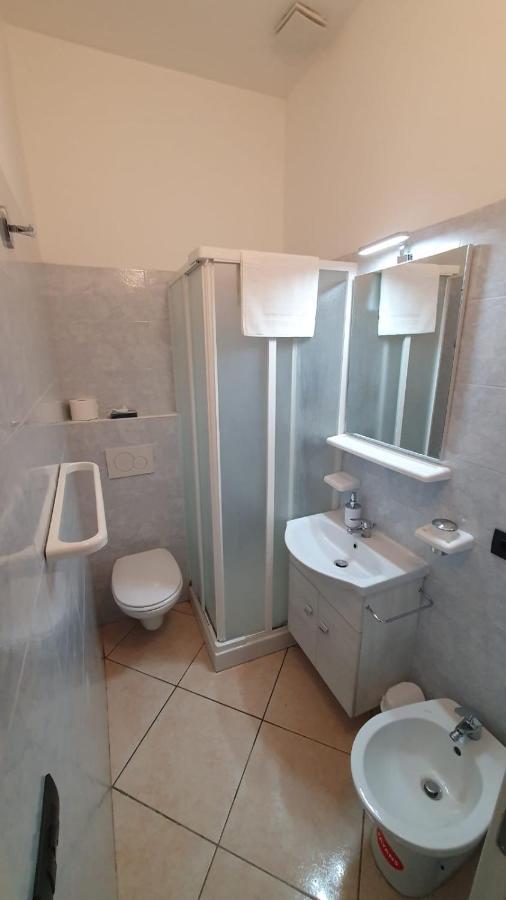 Beb I Portici Bed & Breakfast Чернобио Екстериор снимка