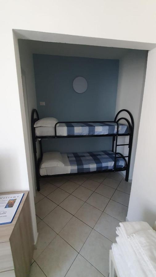 Beb I Portici Bed & Breakfast Чернобио Екстериор снимка