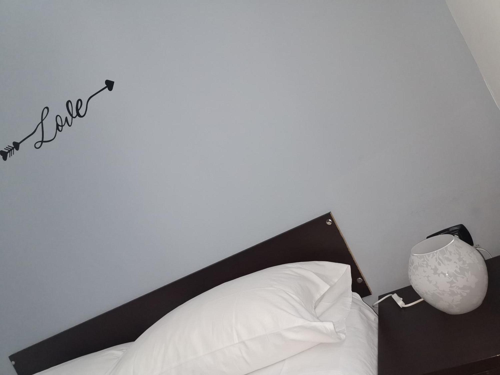 Beb I Portici Bed & Breakfast Чернобио Стая снимка