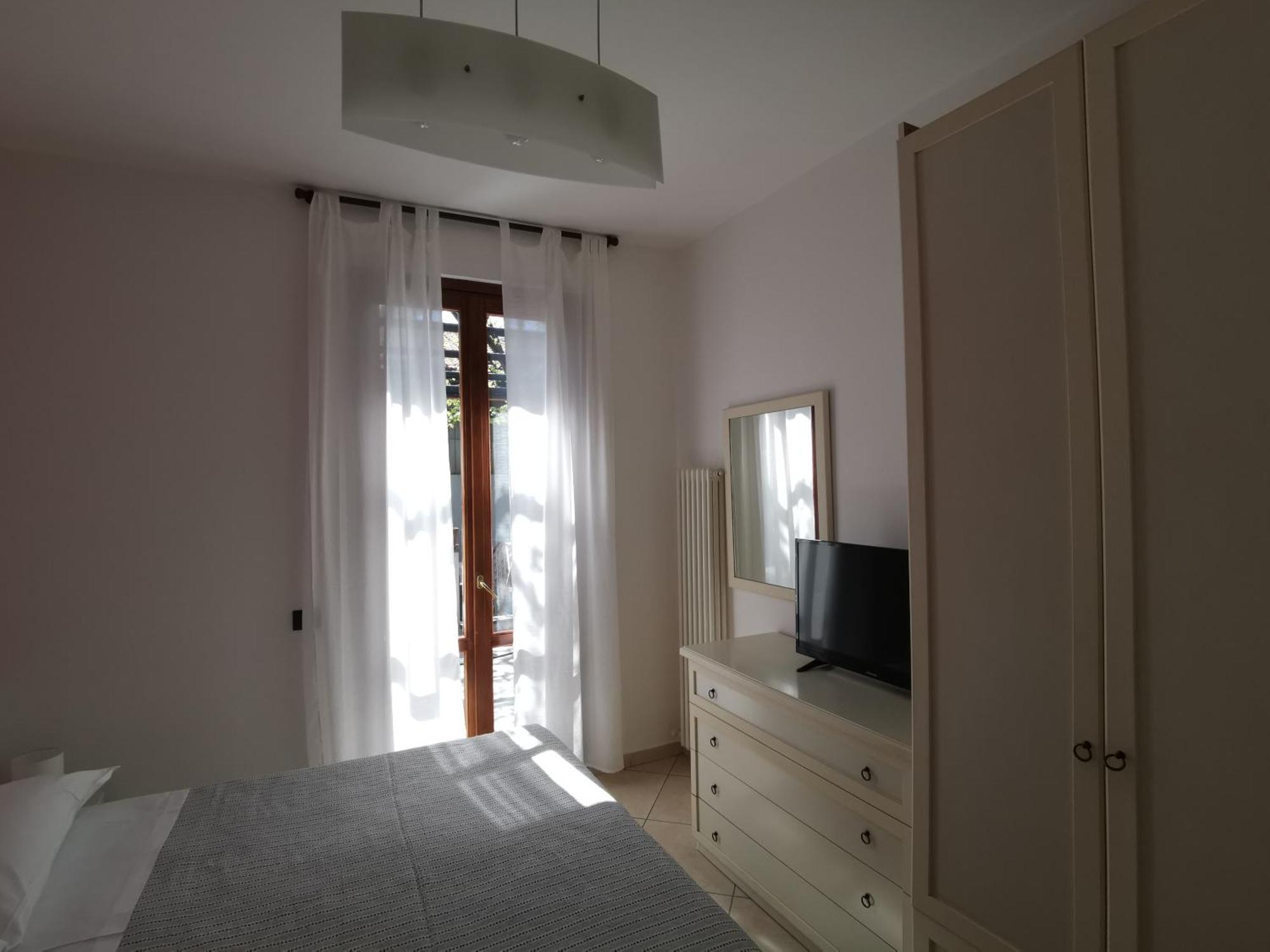 Beb I Portici Bed & Breakfast Чернобио Стая снимка